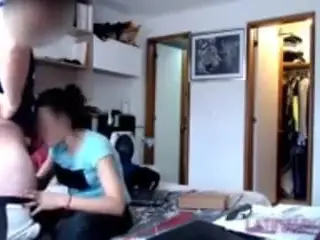 sirvienta latina da oral y recibe facial