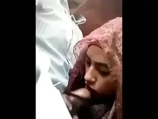 Muslim hijab girl sucking, bj