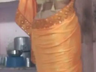 Hindi audio me bhabhi ki kamar me aai moch.maalis kar ke maine diya chod