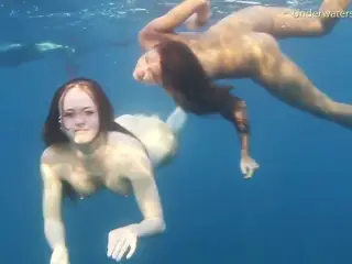 2 Hot Girls naked in the sea swimming