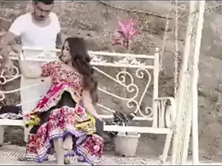 Desi gori ladki ok tel lagakar pel Diya