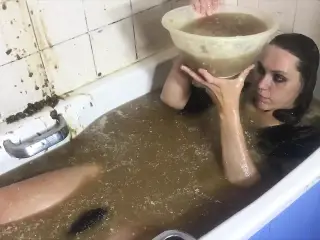 Omg sexy gothic girl gunged in custard and gravy!