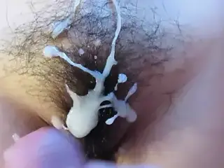 HAIRY PUSSY CUMSHOT