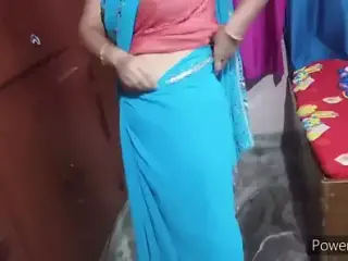 Mother in a blue sexy saree, video