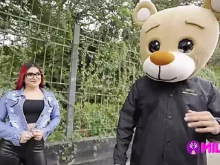 Rosario Is Horny in the Street and Ends up Fucking the Milky Bear