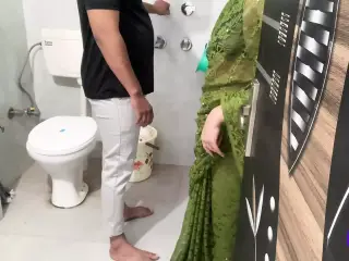 Plumber Ne kaha Bhabhi Apki jaisi Aurat ka to mai Pura Paani Pee jaau agar saath do