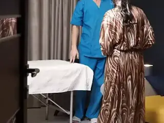 Mature mom gets massage with happy ending