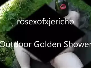 Outdoor golden shower