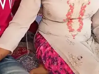 Saali ki maari gand painting karte huye