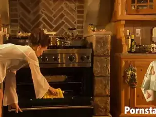 Vanessa Lane Gets Horny While Cooking In The Kitchen