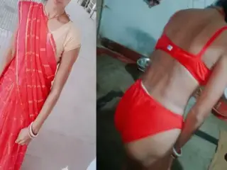 Puja bhabhi pati ka land chuskar khara kiya our chut me jaise hi dalna chaha ki land chota ho Gaya our bhabhi chudai ke liye tar