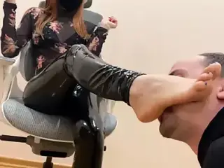 Slave Kneels In Front of Kira and Serves Her Foot