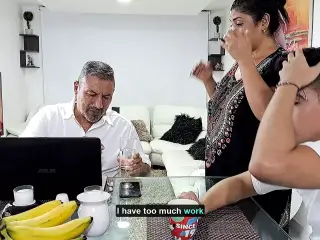 I fill my stepmother's face with cum, this bitch loves that I eat her pussy