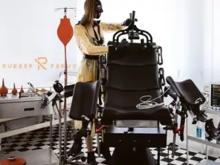 Rubber Mistress prepares the Clinic for Examination