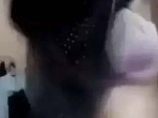 Apna bur or doodh dikhati h sunder ladki