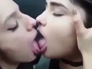 Lesbian Kiss