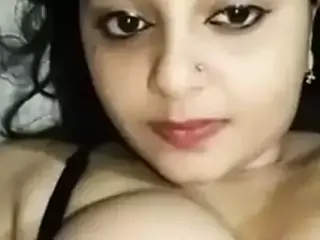 Desi Bib boobs aunty