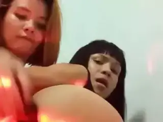 Thai girls do lesbian anal show