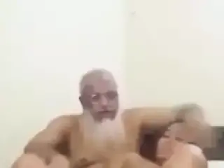 Old man enjoying with bhabhi