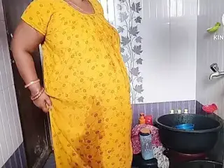 indian desi aunty nude shower in bathroom