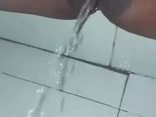 Desi girl pissing