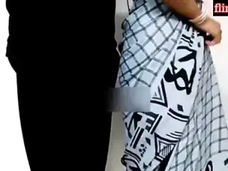 Indian Bhabhi Ne servent se Chudai karvaayi