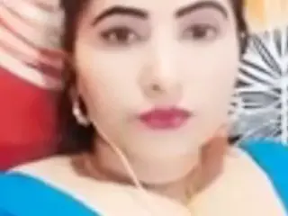 Big Boobs Step Mom - Mom Ki Bada Bada Doodh