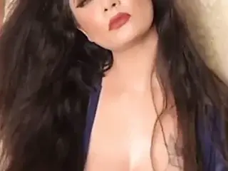 sunita bhabhi bikini pehenkar nahate huye pakri gayi