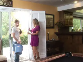 Hot MOM gets anal fucked from the window cleaner