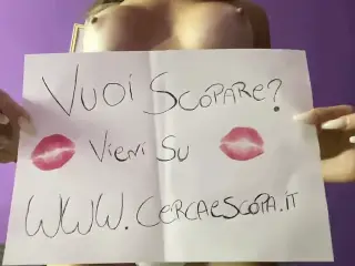 Gli succhio il cazzo dopo la spiaggia e mi scopa a pecorina