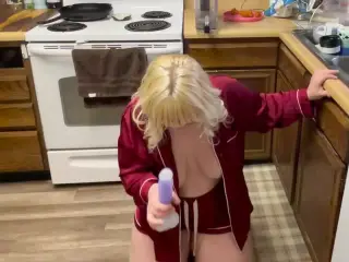 Kitchen blowjob, bend that fat ass over the counter and fuck her juicy pussy, Hurry before you are caught! V178