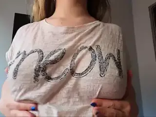 Hot babe does morning blowjob