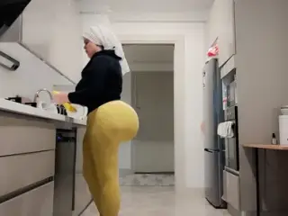 my big ass stepmom caught me watching at her ass