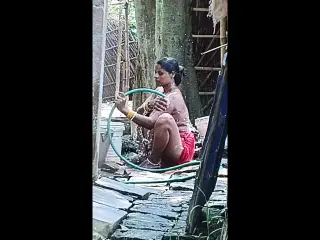 Desi sexy bhabhi bathing in outdoor