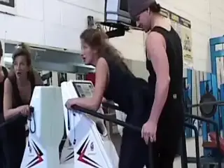 The granny gives Blowjobs in the bathroom of the gym!