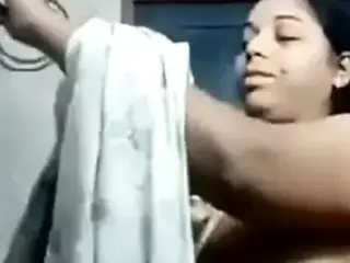 Desi Bhabhi Showing Her Big Boobs