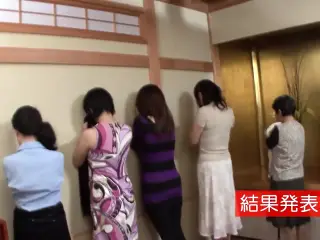 10 Middle-Aged and Older Men and Women Gathered to Find a Partner in Old Age