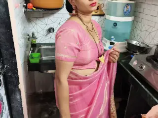 Indian wife cuckold Hubby ke samne Boyfriend se chuda kitchen