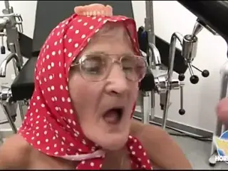 Oma Beim Frauenarzt #3