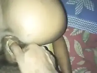 Chudasi bhabhi apne dever se chudwate hue