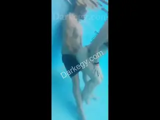 Egyptian couple fucking under water at northern coast - Darkegy