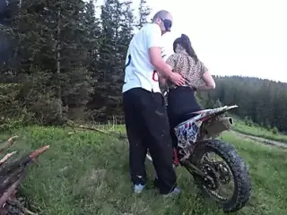 Brought Girlfriend to Forest to fuck her in the ass with a facial